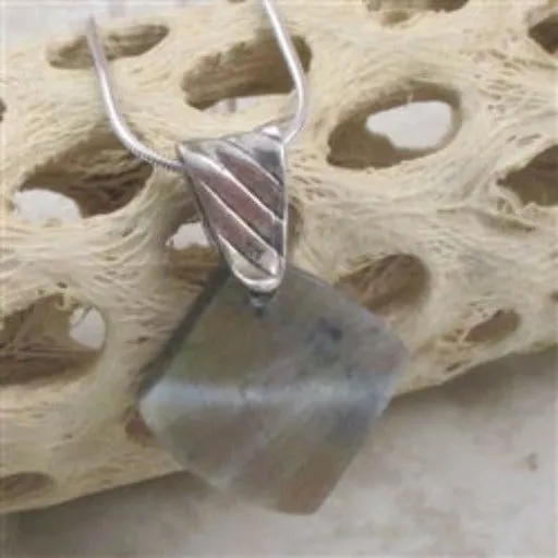 Designer Cut Labradorite Gemstone Pendant Necklace