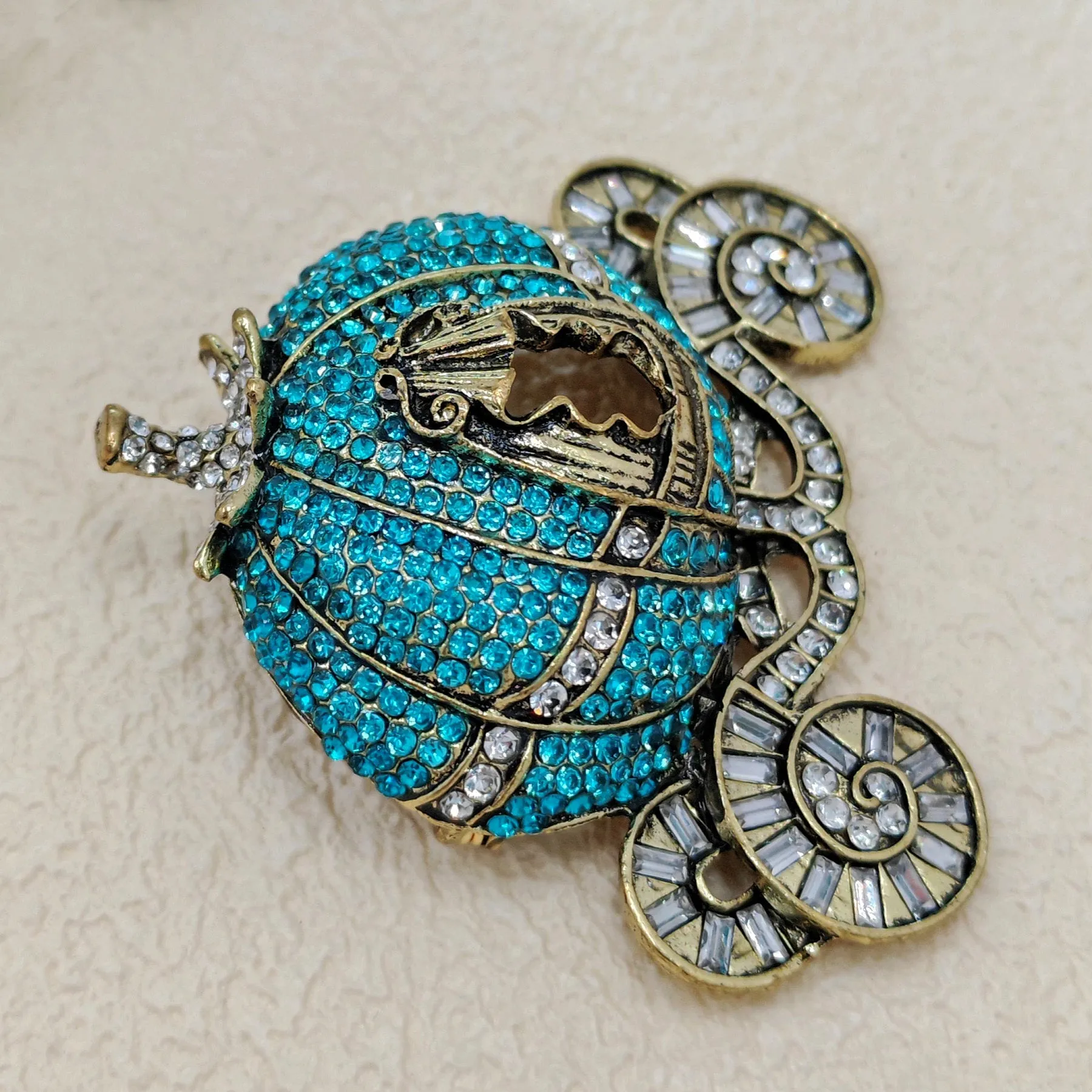 Fairy Tale Inspiration Blue Crystal Carriage Brooches Pins Mid-Century Princess Girls Costume Jewelry Carry Away Amazing Gift