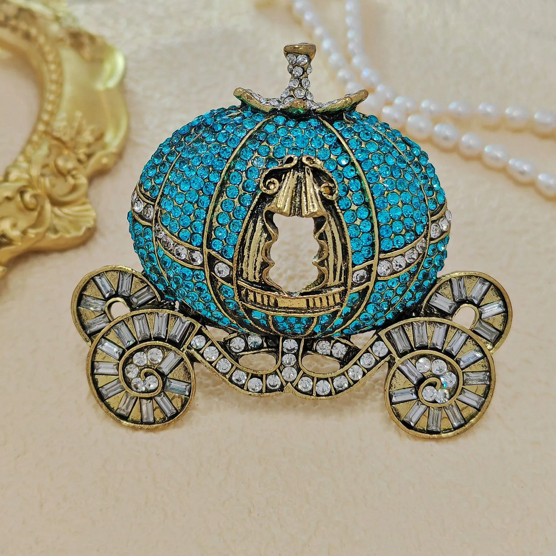 Fairy Tale Inspiration Blue Crystal Carriage Brooches Pins Mid-Century Princess Girls Costume Jewelry Carry Away Amazing Gift