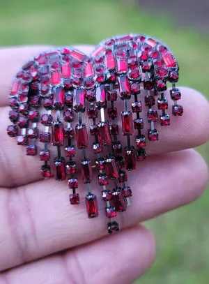 Red Heart Celebrity Brooch Stunning Vintage Look Retro Style Love Broach Pin D5R