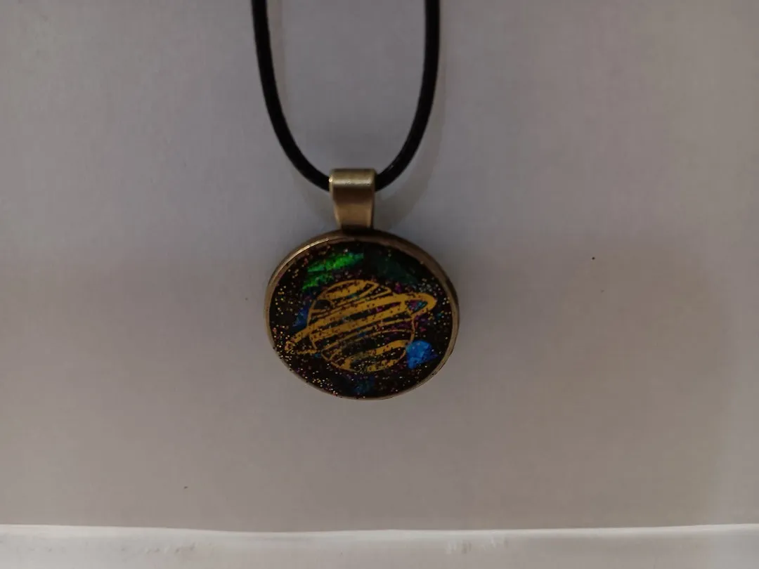 Resin Necklace, pendant en resin , chain Jewelry, keychain